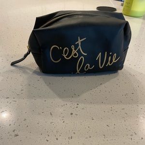 Black makeup pouch, C’est la vie